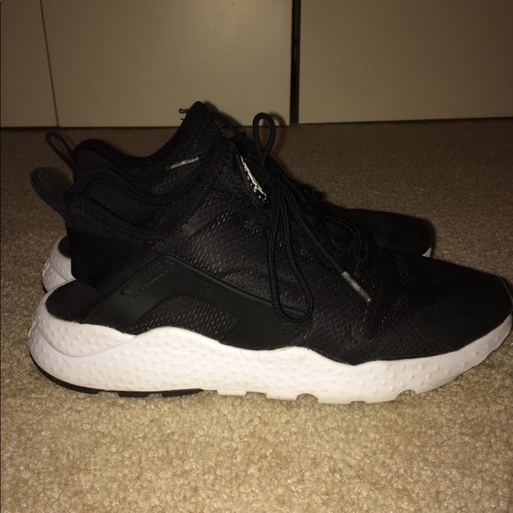 Nike Huaraches - Picture 1 of 6